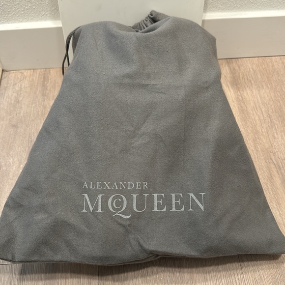 Alexander McQueen - Picture 14 of 15